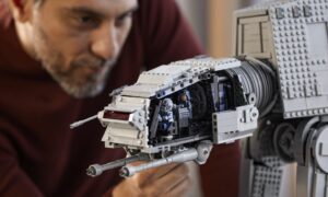 Lego'nun yeni 800 dolarlık AT-AT'si, gerçek hayattaki bir Asi üssünü fethetmek için pratik olarak yeterince büyük