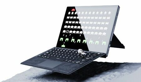 Sızan görüntüler, ASUS'un harici bir GPU'ya bağlanan bir Surface Pro rakip piyasaya sürebileceğini gösteriyor
