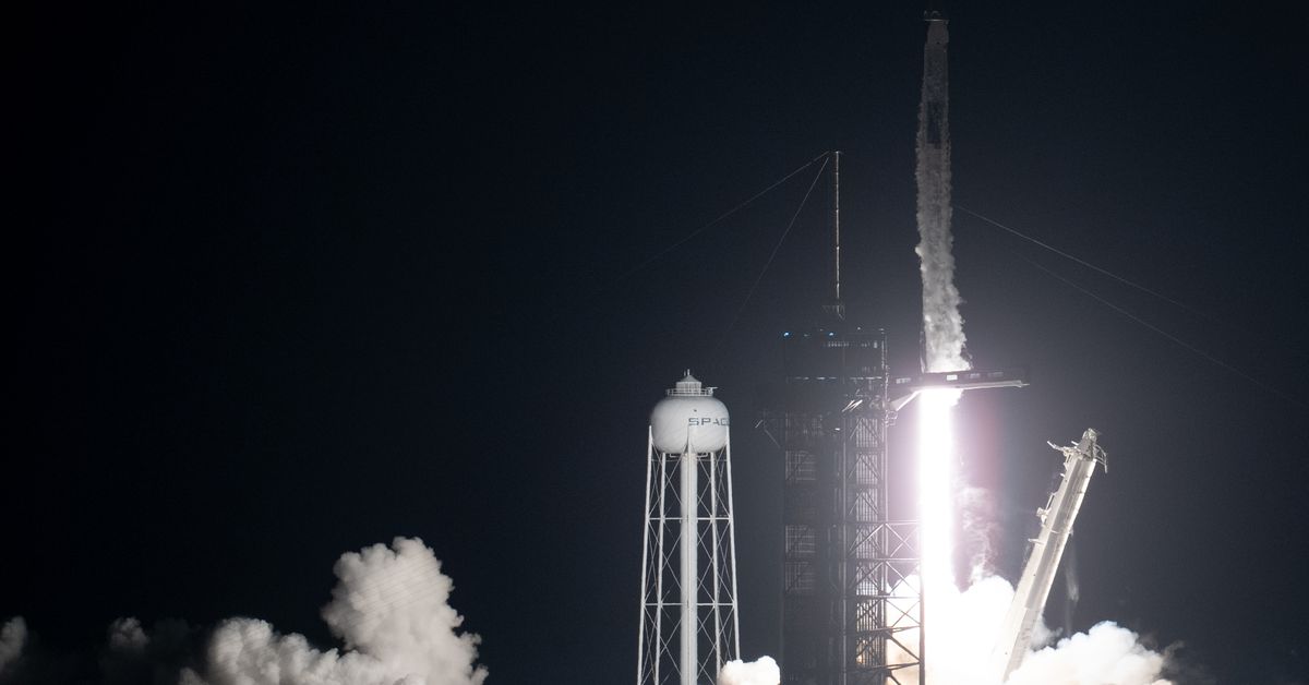 SpaceX, Crew-3 görevinde uzay istasyonuna dört astronotu başarıyla fırlattı