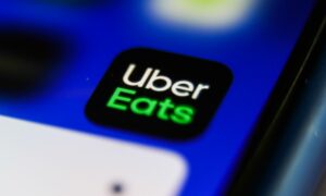 Uber Eats, Ontario'da ot sipariş etmenize izin verecek, ancak teslim etmeyecek