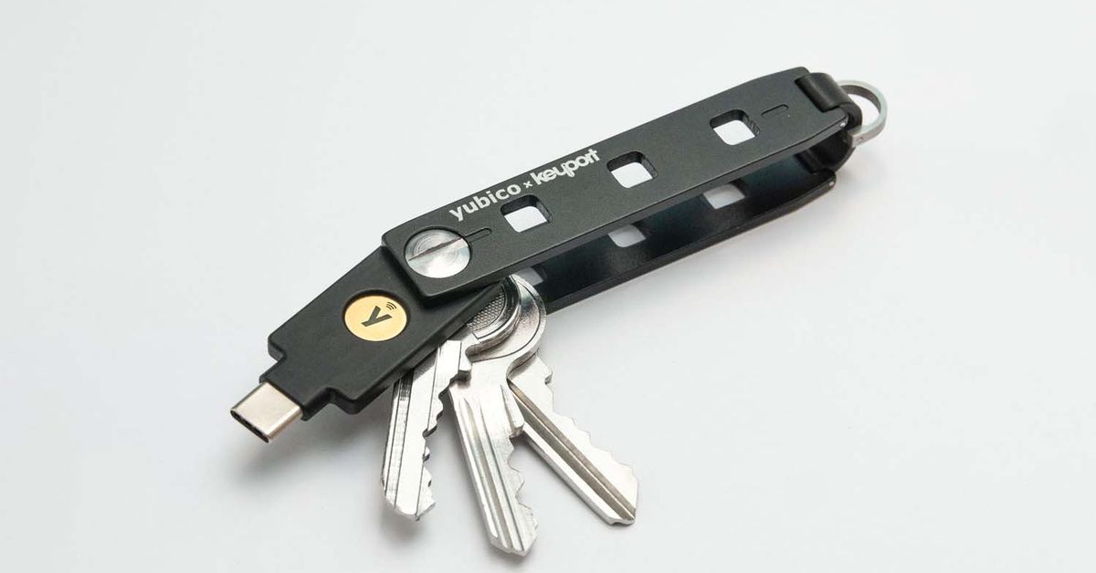 Yubico anahtar düzenleyici, ev anahtarlarınızı düzenli tutar ve YubiKey güvenlik anahtarınızı güvende tutar