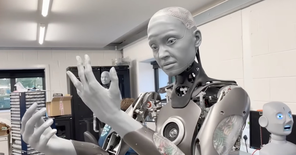 İnsansı bir robot, ürkütücü derecede gerçekçi yüz ifadeleri yapar