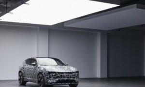 Polestar, 2022'de piyasaya sürülecek olan yaklaşmakta olan elektrikli SUV'si Polestar 3 ile dalga geçiyor