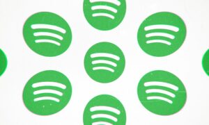 Spotify, telif anlaşmazlığı nedeniyle popüler komedyenlerin içeriğini kaldırıyor